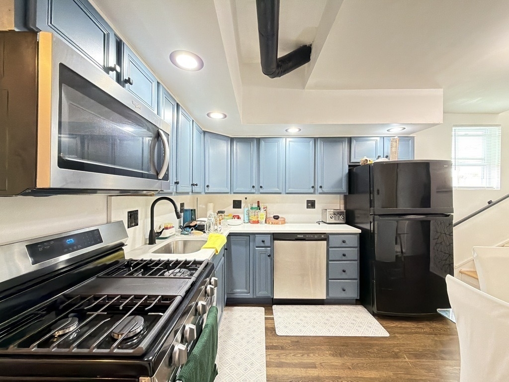1933 W Grand Avenue - Photo 2