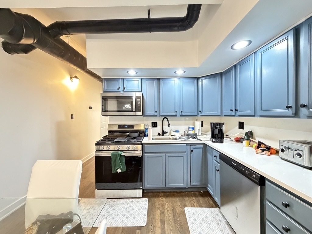 1933 W Grand Avenue - Photo 4