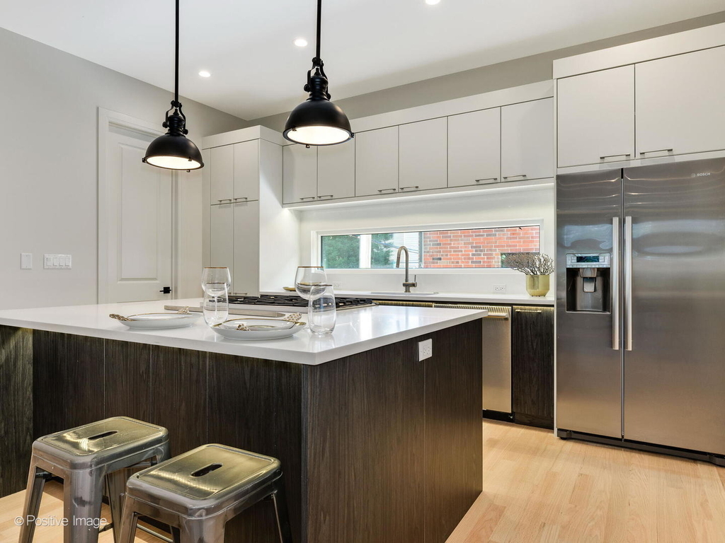 2347 W Morse Avenue - Photo 8