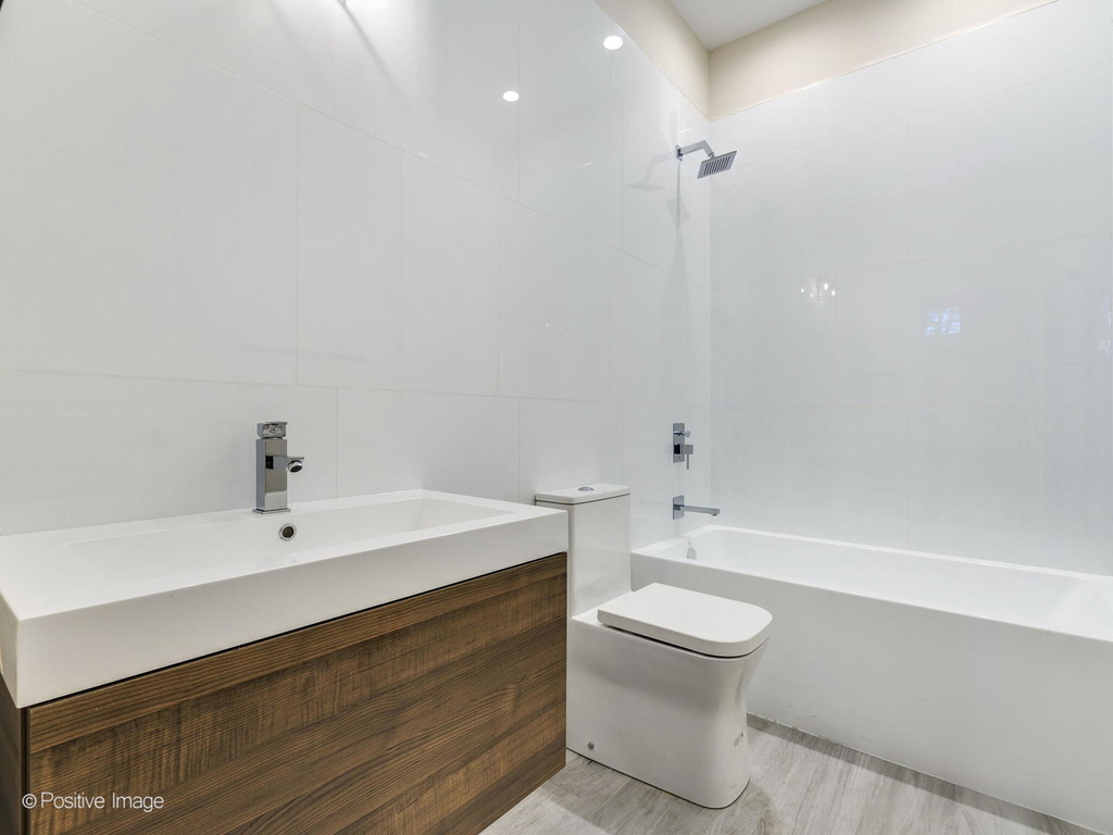 2347 W Morse Avenue - Photo 21