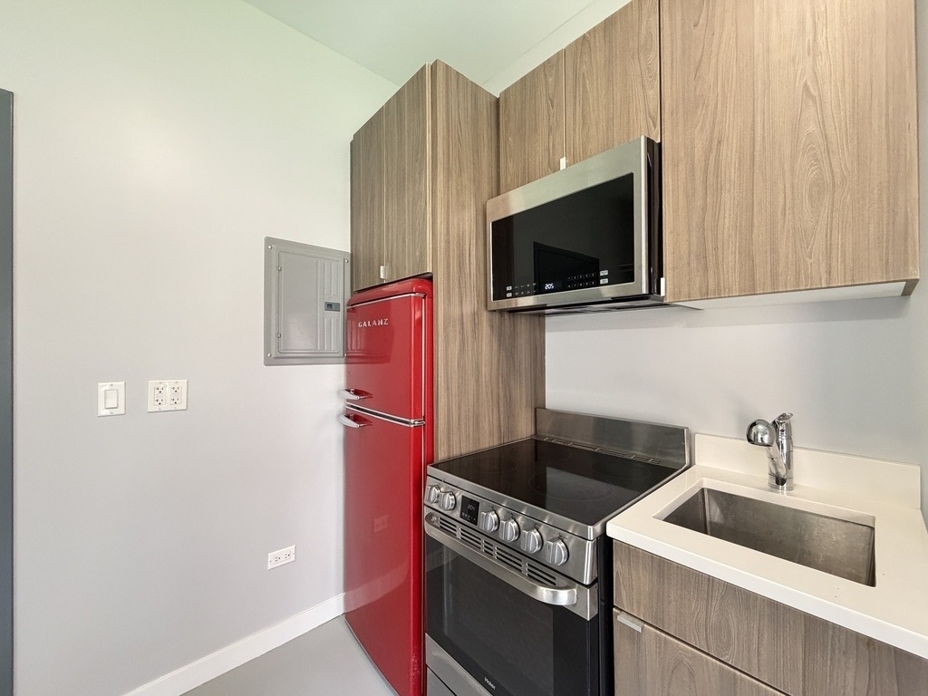4700 N Racine Avenue - Photo 2