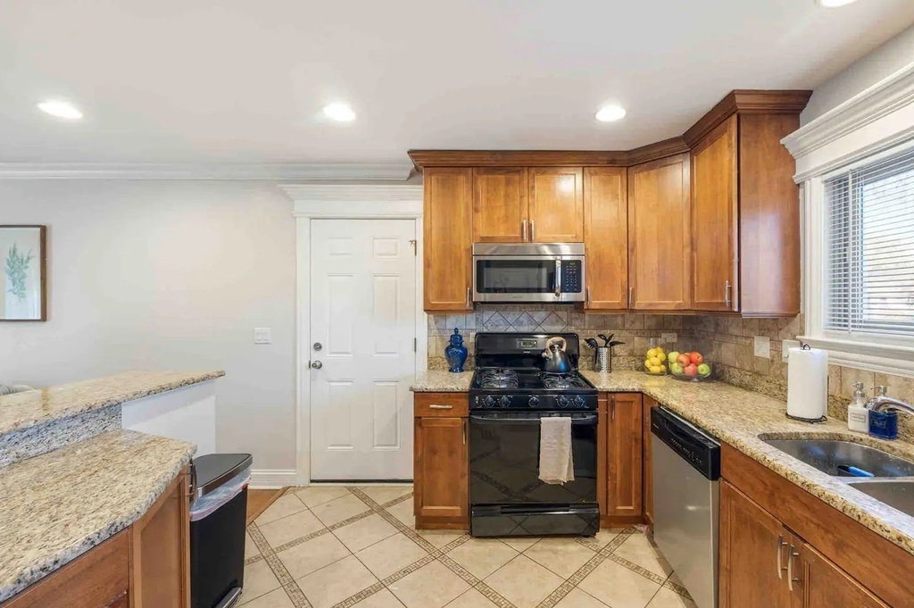 408 N Windsor Drive - Photo 5