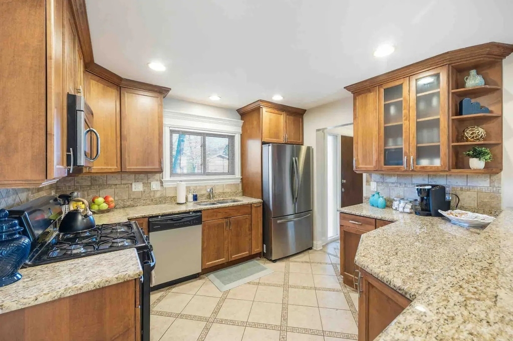 408 N Windsor Drive - Photo 4