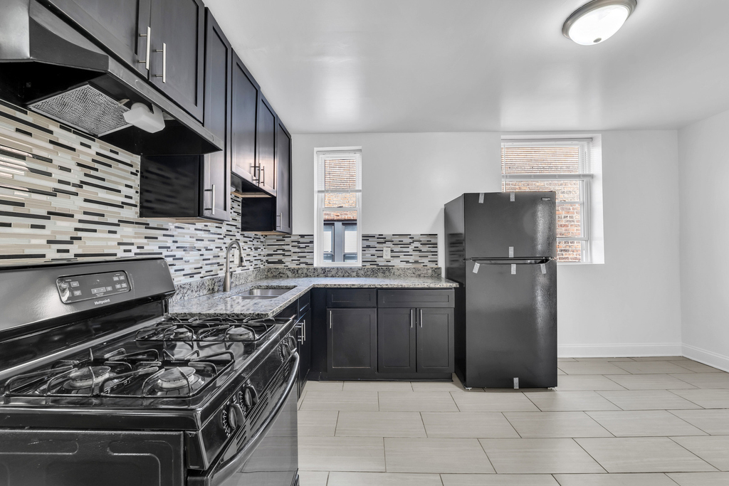 8241 S Maryland Avenue - Photo 5