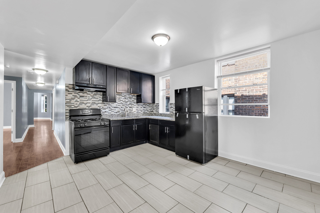 8241 S Maryland Avenue - Photo 3