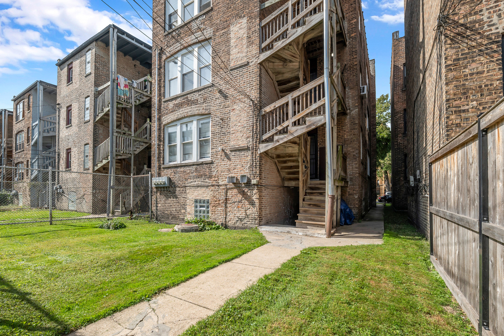 8241 S Maryland Avenue - Photo 9