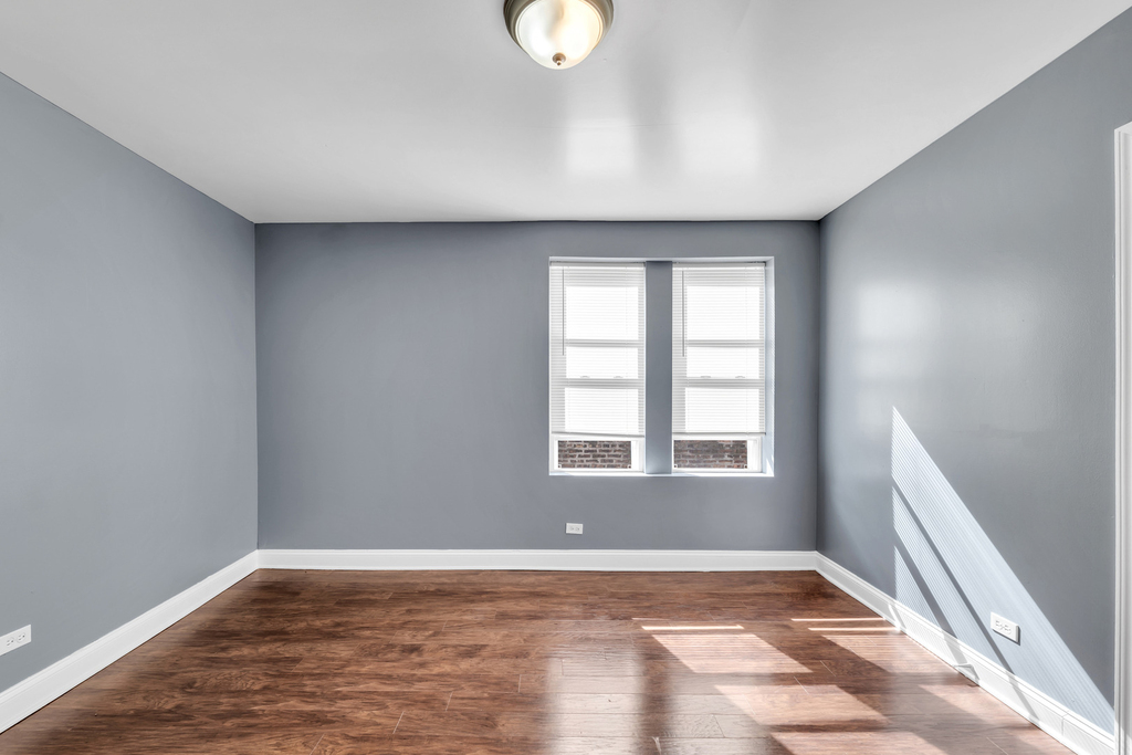 8241 S Maryland Avenue - Photo 2