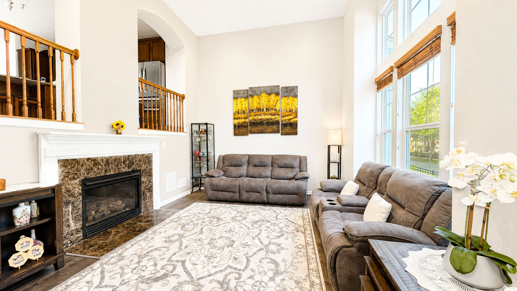 438 Grosvenor Lane - Photo 1