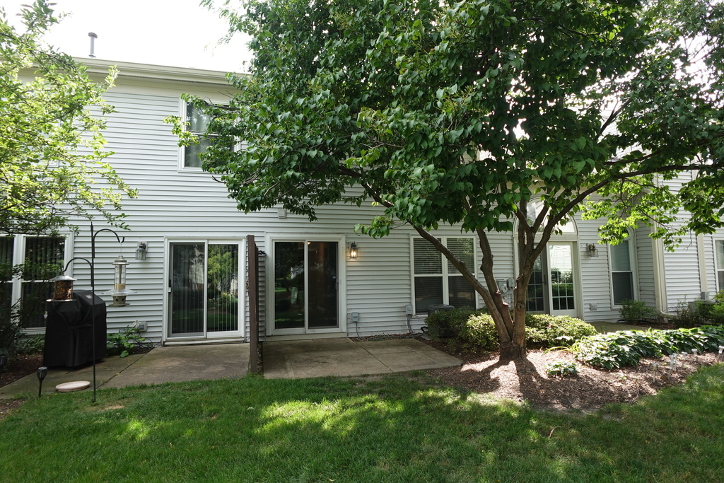 1070 Woodhill Court - Photo 2