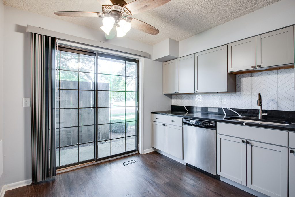 1486 W Jefferson Avenue - Photo 2