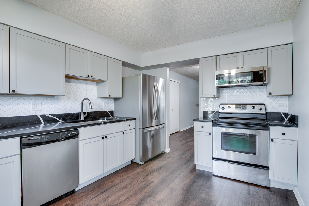 1486 W Jefferson Avenue - Photo 3