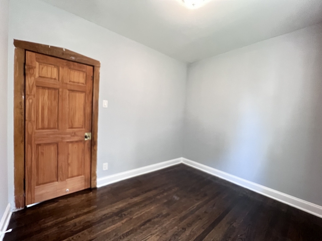 821 N Waller Avenue - Photo 20