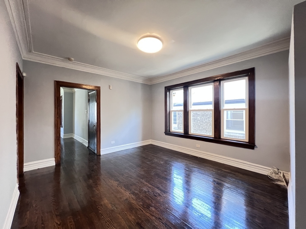 821 N Waller Avenue - Photo 16