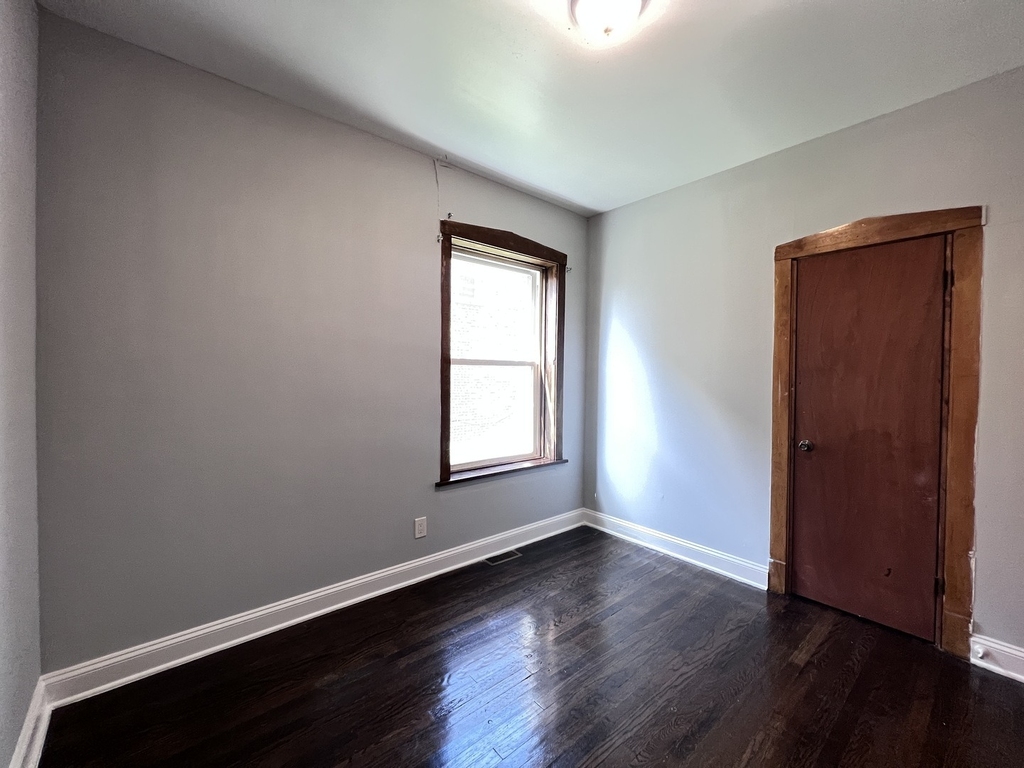 821 N Waller Avenue - Photo 18
