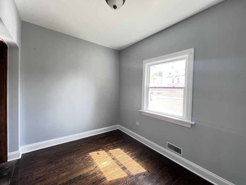 821 N Waller Avenue - Photo 41