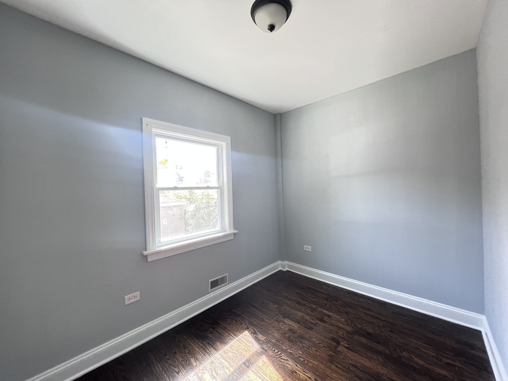 821 N Waller Avenue - Photo 38