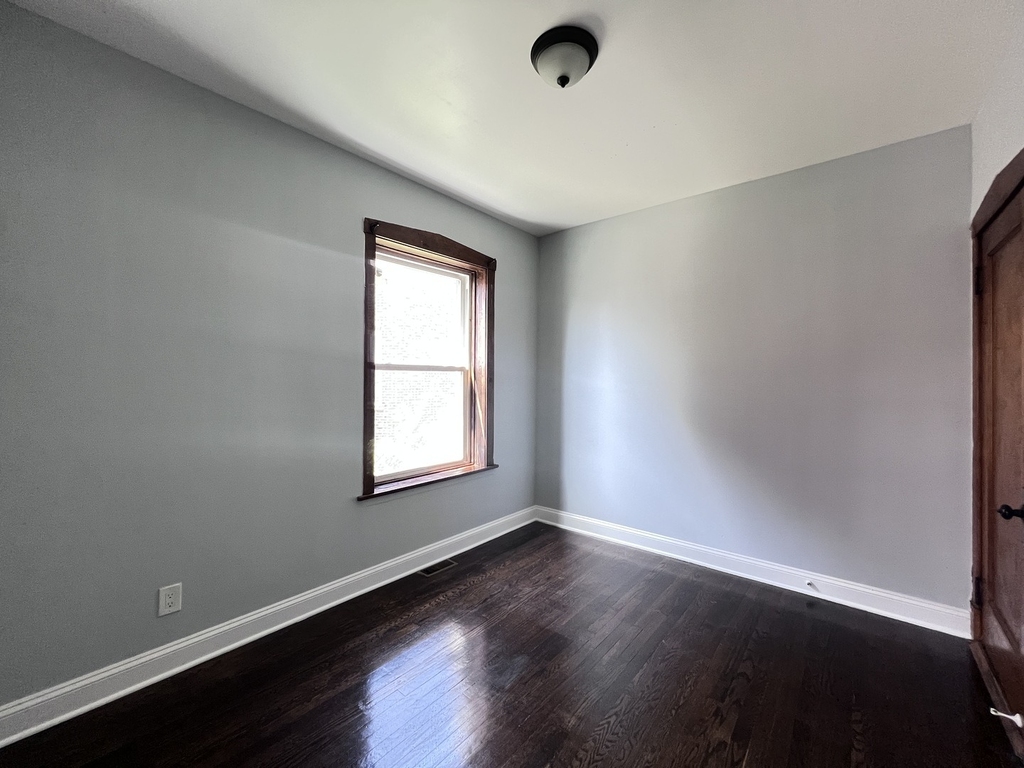 821 N Waller Avenue - Photo 35
