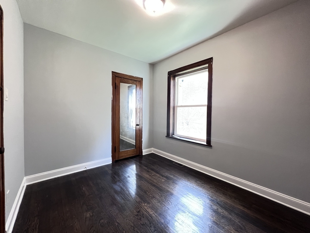 821 N Waller Avenue - Photo 8