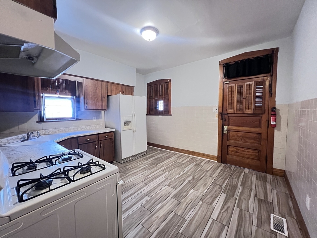 821 N Waller Avenue - Photo 29