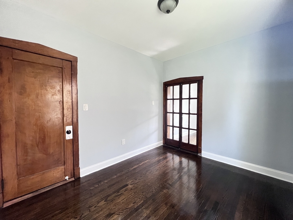 821 N Waller Avenue - Photo 37