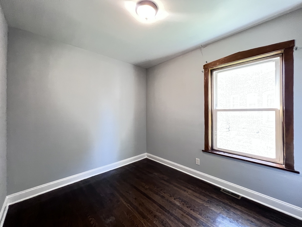 821 N Waller Avenue - Photo 17