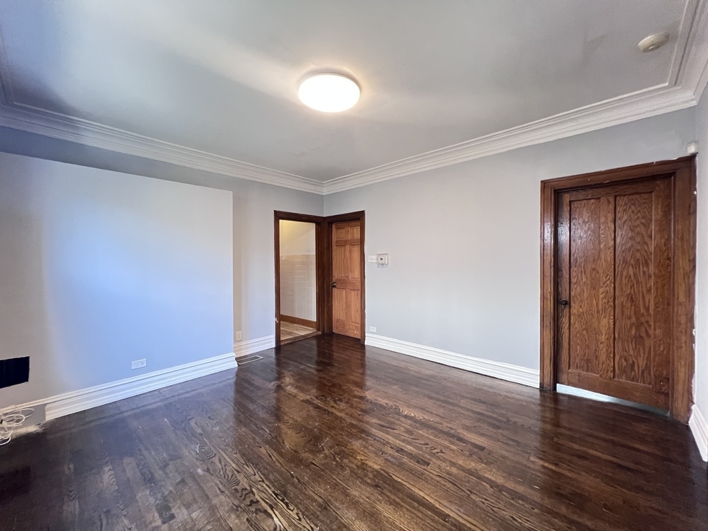 821 N Waller Avenue - Photo 14