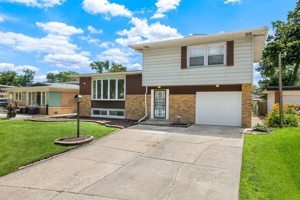 146 Pleasant Drive - Photo 0