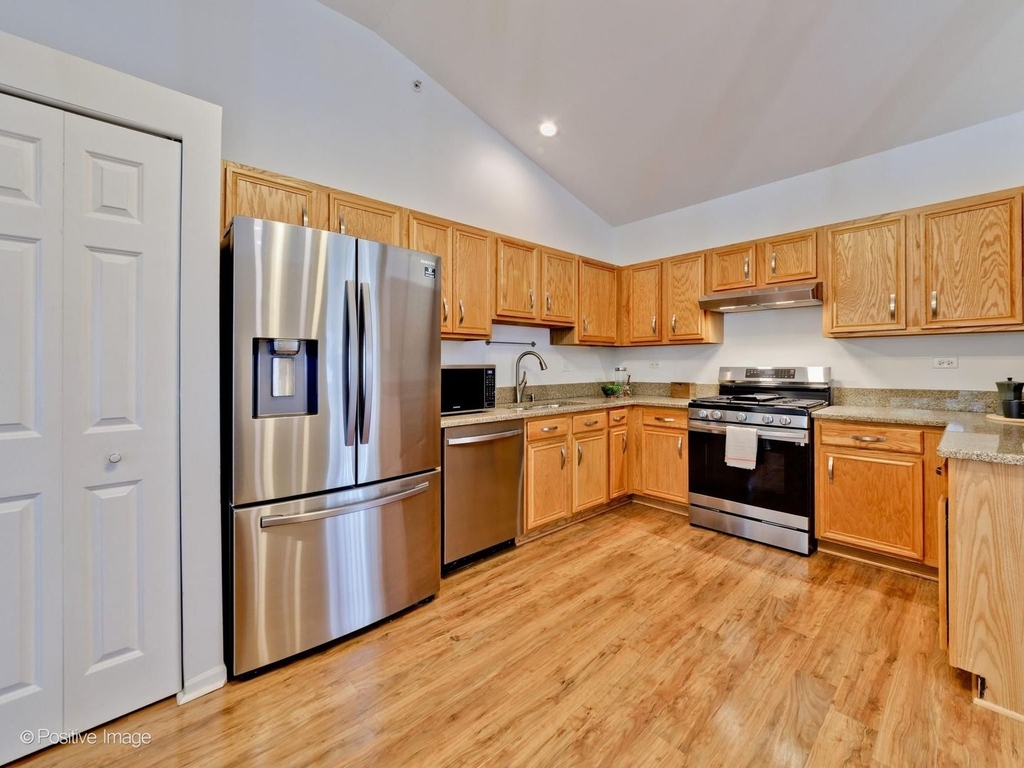 121 Commons Court - Photo 11