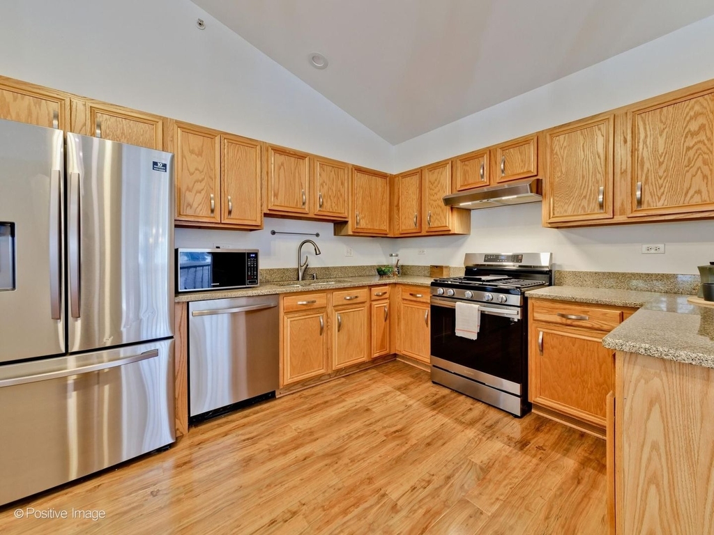 121 Commons Court - Photo 12