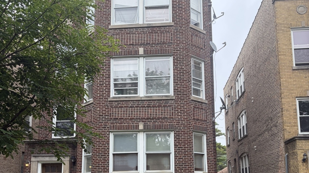 8221 Knox Avenue - Photo 1