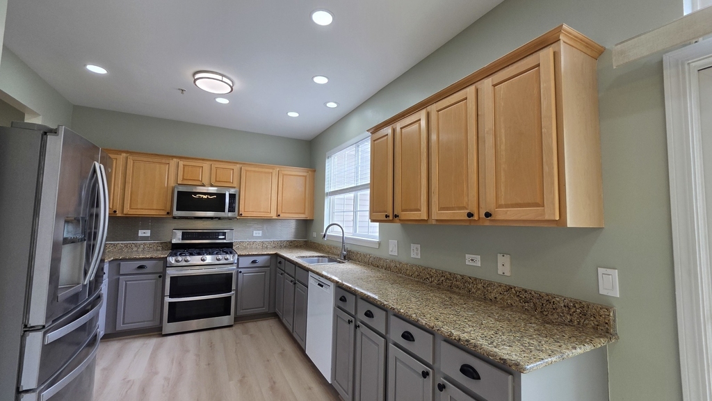 2631 N Greenwood Avenue - Photo 9