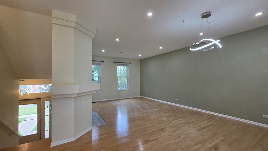 2631 N Greenwood Avenue - Photo 7