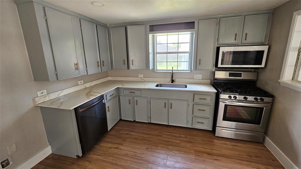 2415 Perry Street - Photo 3