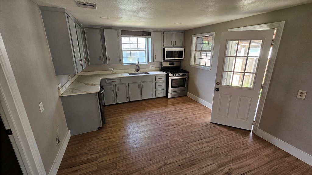 2415 Perry Street - Photo 4