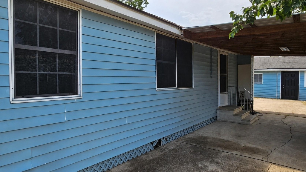 2415 Perry Street - Photo 16