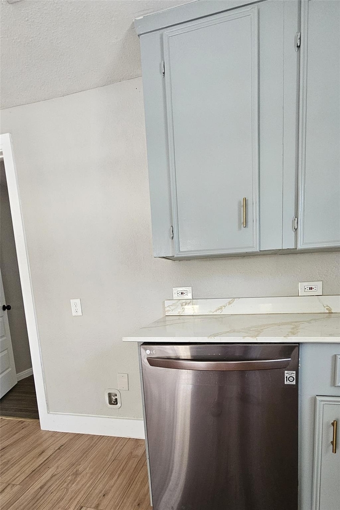 2415 Perry Street - Photo 6