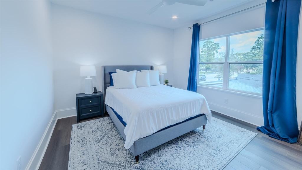 974 W 43rd Street - Photo 32