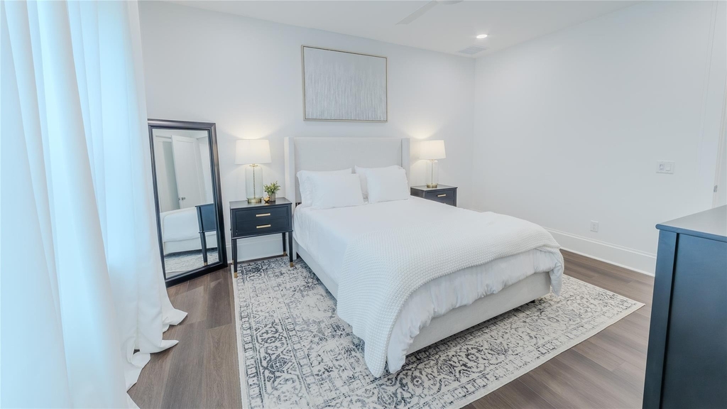 974 W 43rd Street - Photo 28