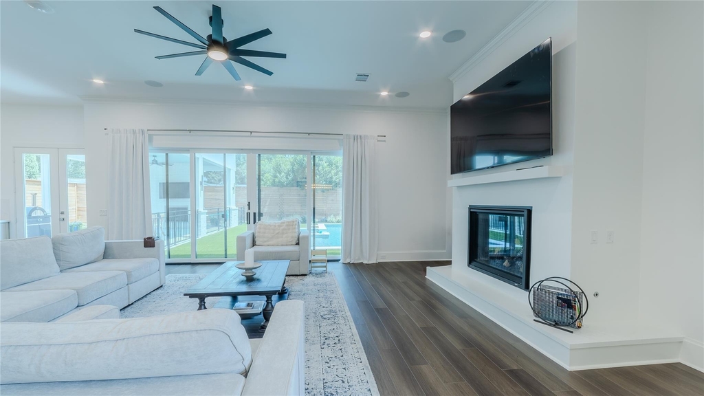974 W 43rd Street - Photo 7
