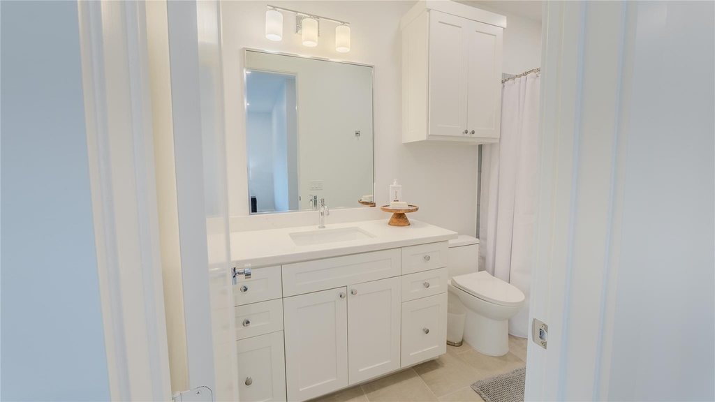 974 W 43rd Street - Photo 34