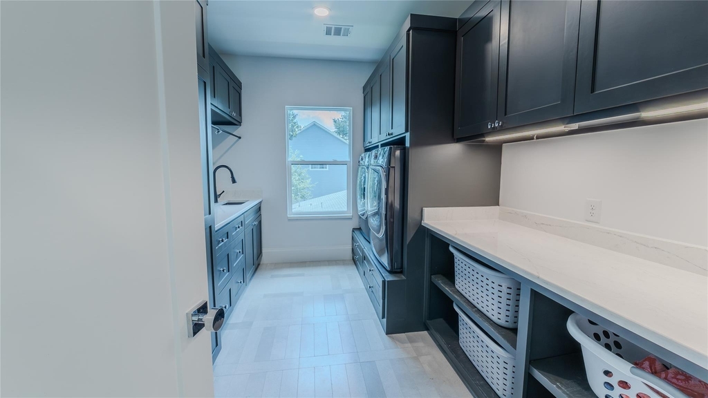974 W 43rd Street - Photo 35