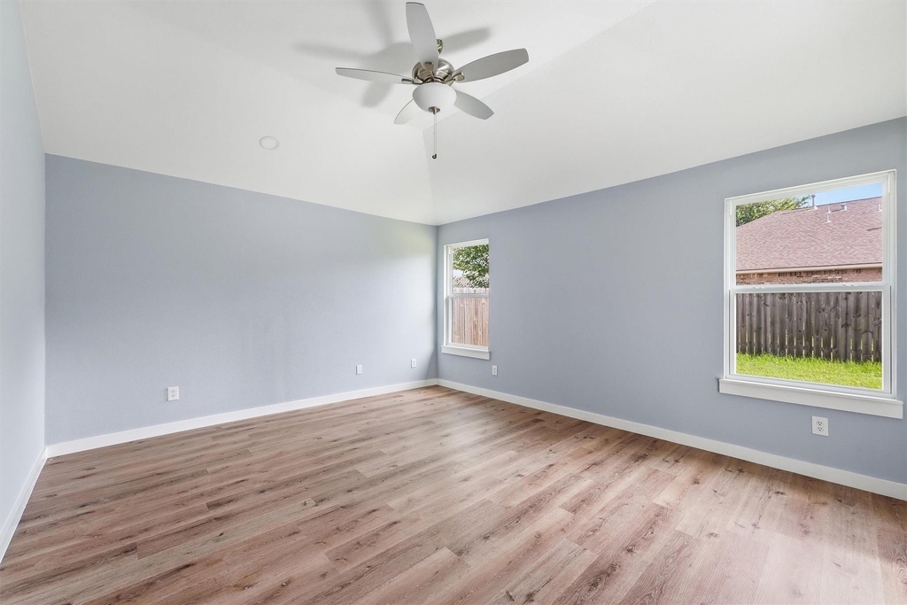 25414 Barmby Drive - Photo 10