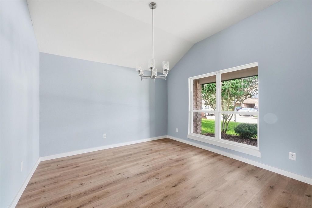 25414 Barmby Drive - Photo 2