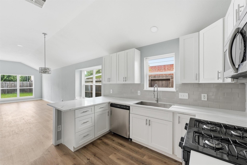 25414 Barmby Drive - Photo 4