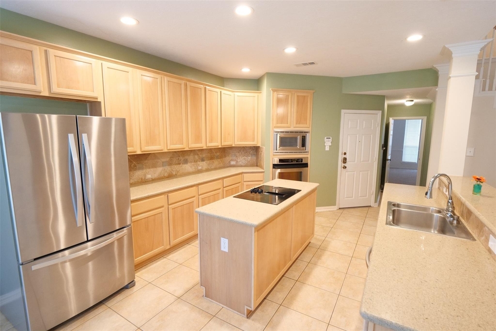 22719 Sierra Lake Court - Photo 13