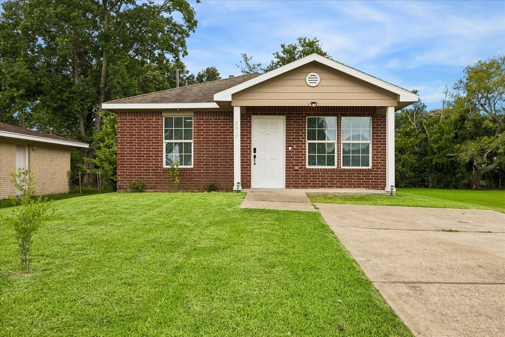 2617 29th Avenue N - Photo 0