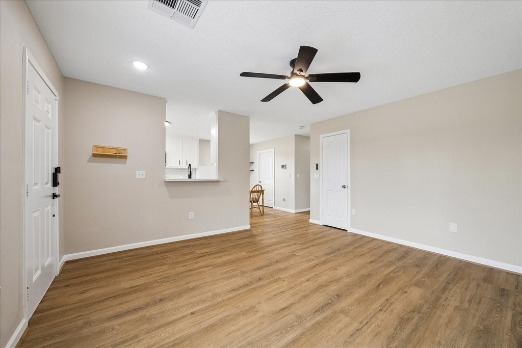 2617 29th Avenue N - Photo 2