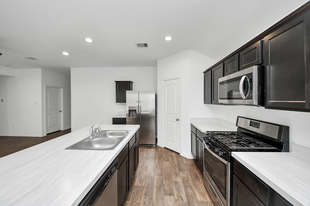 21314 Sleepy Willow Street - Photo 11