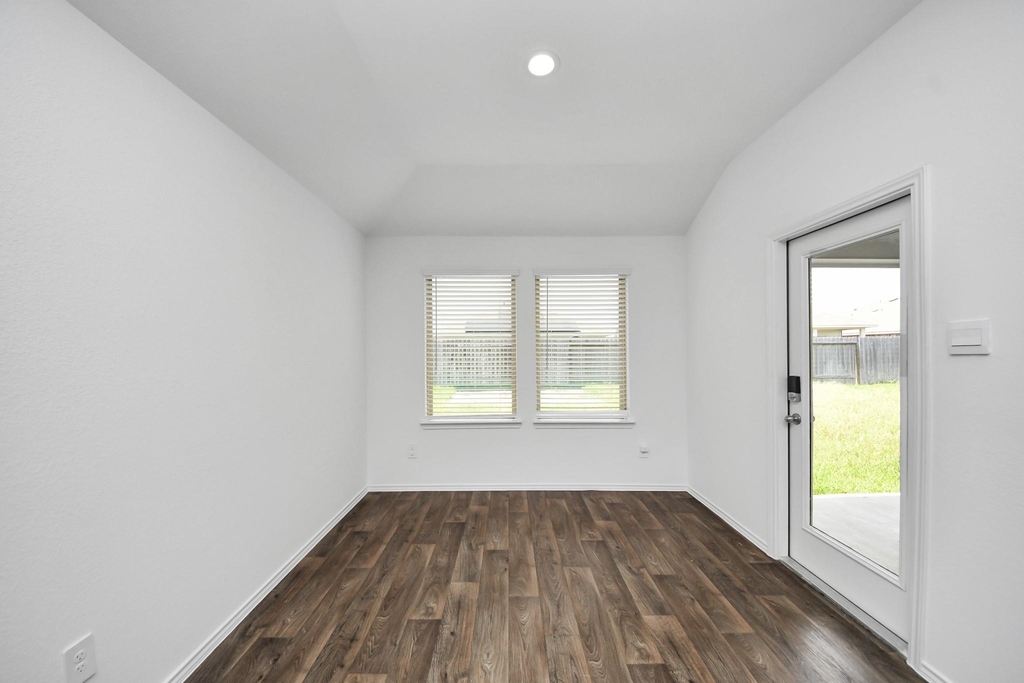 21314 Sleepy Willow Street - Photo 10