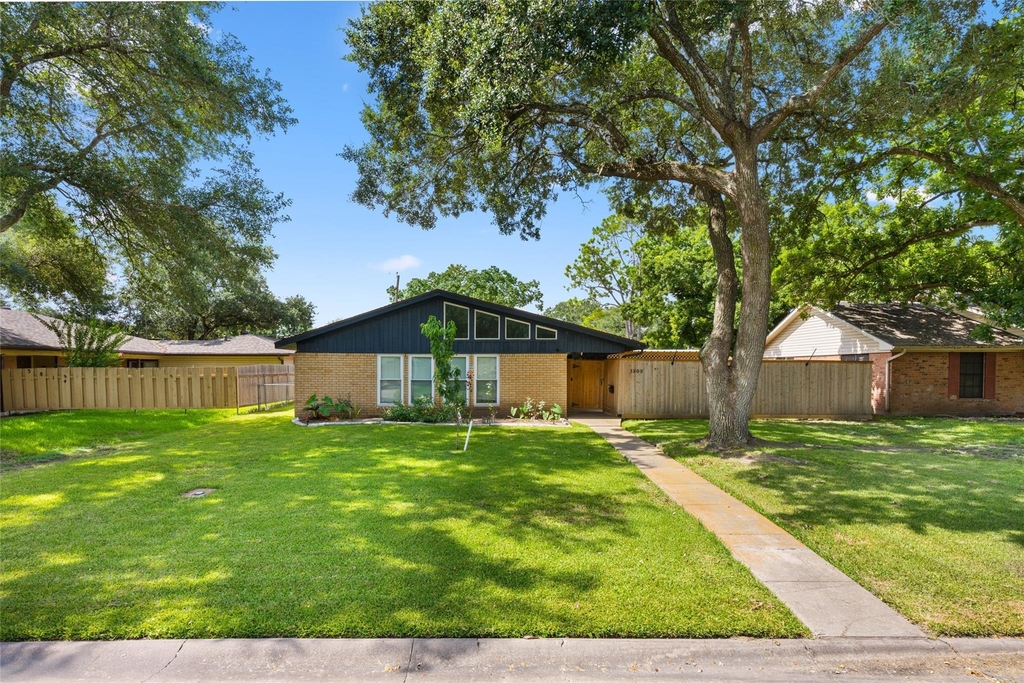 3808 Avenue O - Photo 2